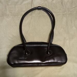 Sophisticated Black Shoulder Bag with Glossy Finish